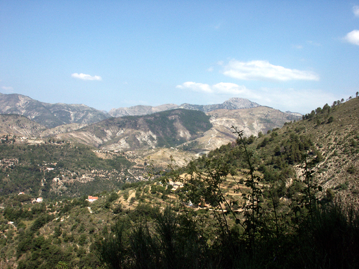 2004-07 Lucéram 006.jpg - DCF 1.0